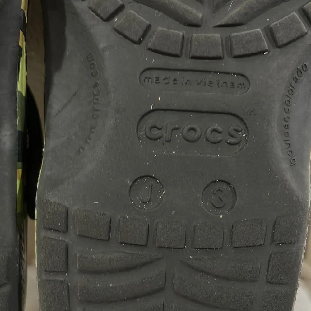 CROCS Green and Black Water Shoes with Adjustable Straps